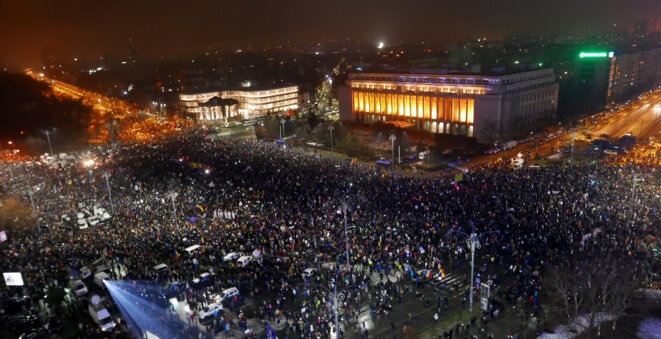 Des milliers de Roumains ont manifesté, le 5 février 2017, contre la corruption du régime. © Reuters