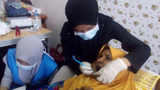 HumanAid prodigue des soins médicaux aux Rohingyas et en fait état sur sa page Facebook © HumanAid HumanAid prodigue des soins médicaux aux Rohingyas et en fait état sur sa page Facebook © HumanAid