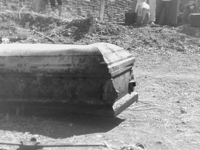 Casket exhumated in EL Quelite © Clément Detry
