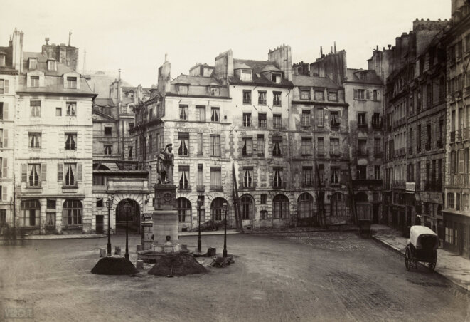 Charles Marville, la place Dauphine vers la rue de Harlay, 1865 Charles Marville, la place Dauphine vers la rue de Harlay, 1865