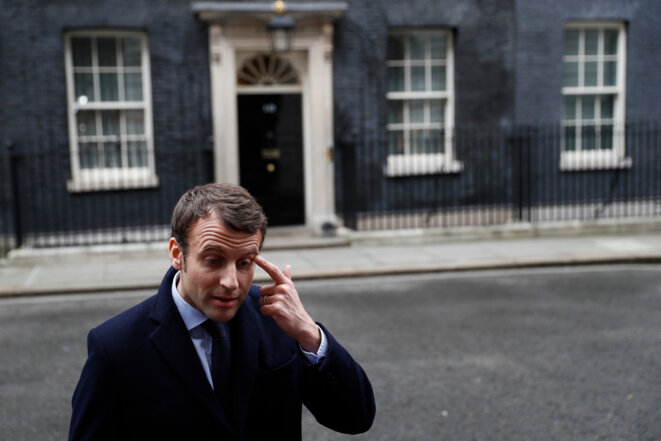 E. Macron à Londres devant le 10 Downing Street, résidence de la première ministre Theresa May qui l'a reçu le 21 février © Reuters