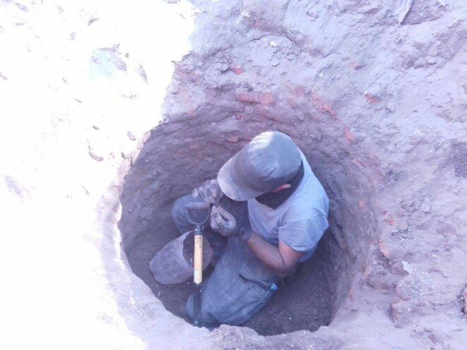 Recherche d'ossements au fond d'un puits condamné, Etat de Sinaloa, Mexique © Clément Detry Recherche d'ossements au fond d'un puits condamné, Etat de Sinaloa, Mexique © Clément Detry