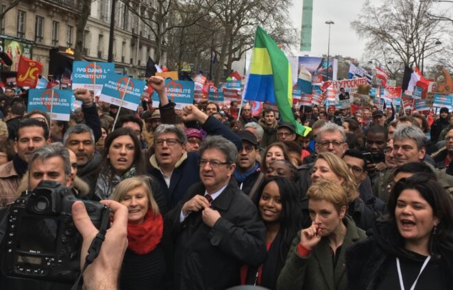 Jean-Luc Mélenchon dans le « carré de queue » du cortège, le 18 mars 2017 à Paris. © S.A
