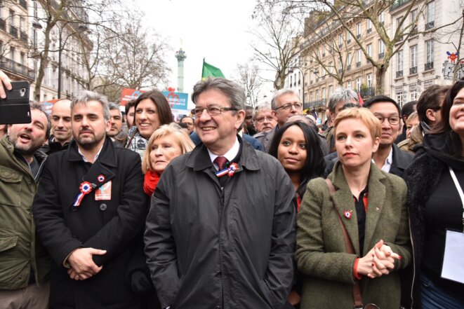 Défilé pour la VIème République le 18 mars 2017. De gauche à droite, Alexis Corbière, Zoé Konstantopoúlou, Chantal Mouffe, Jean-Luc Mélenchon, Sarah Soilihi, Pierre Laurent, Clémentine Autain, Liêm Hoang-Ngoc et Raquel Garrido © Twitter Défilé pour la VIème République le 18 mars 2017. De gauche à droite, Alexis Corbière, Zoé Konstantopoúlou, Chantal Mouffe, Jean-Luc Mélenchon, Sarah Soilihi, Pierre Laurent, Clémentine Autain, Liêm Hoang-Ngoc et Raquel Garrido © Twitter
