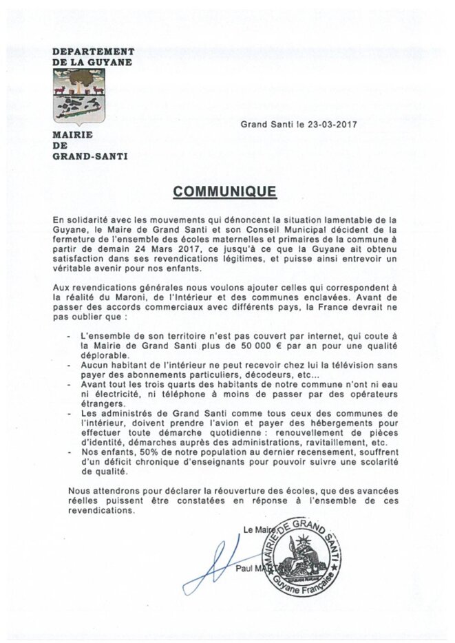 Mairie de Grand-Santi (Basse vallée du Maroni). Mairie de Grand-Santi (Basse vallée du Maroni).