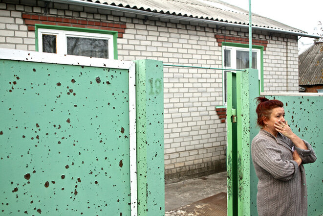 Une habitante d’un des quartiers de Slaviansk, ville dévastée par les combats de l’été 2014. © Laurent Geslin Une habitante d’un des quartiers de Slaviansk, ville dévastée par les combats de l’été 2014. © Laurent Geslin