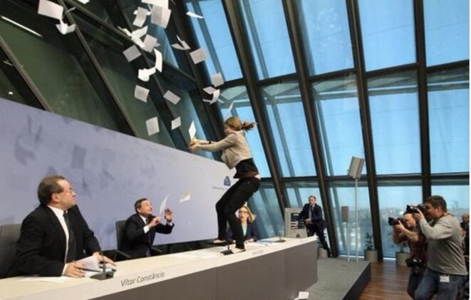 Manifestation des Femen lors de la première conférence de la BCE dans son nouveau siège en avril 2015 © DR Manifestation des Femen lors de la première conférence de la BCE dans son nouveau siège en avril 2015 © DR
