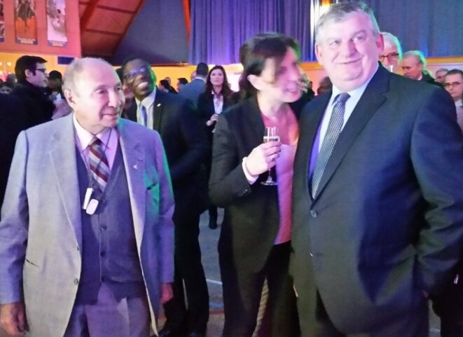 Le maire de Vigneux, Serge Poinsot, à droite, lors de ses vœux, en compagnie de Serge Dassault © DR Le maire de Vigneux, Serge Poinsot, à droite, lors de ses vœux, en compagnie de Serge Dassault © DR