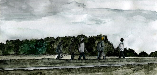 À la tombée de la nuit en 2015-2016, il était courant d’apercevoir des silhouettes marchant à travers champs pour rejoindre les autoroutes et, a priori, créer des barrages © Elisa Perrigueur À la tombée de la nuit en 2015-2016, il était courant d’apercevoir des silhouettes marchant à travers champs pour rejoindre les autoroutes et, a priori, créer des barrages © Elisa Perrigueur