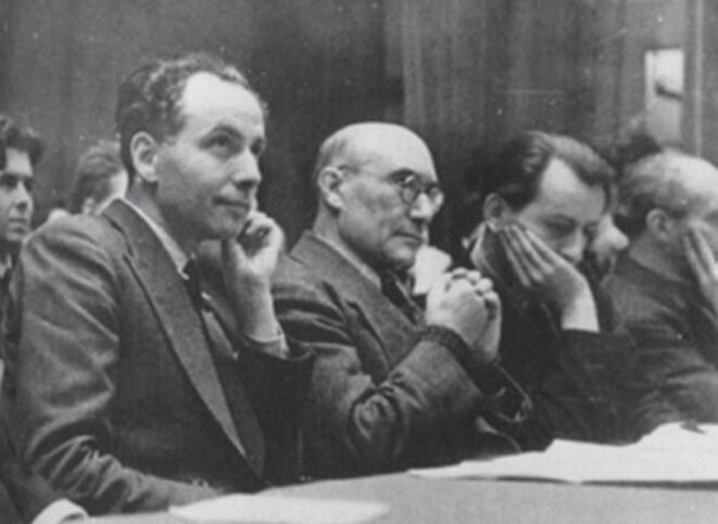 Nos intellectuels et la démocratie : coquetteries radical chic et extrême-centre