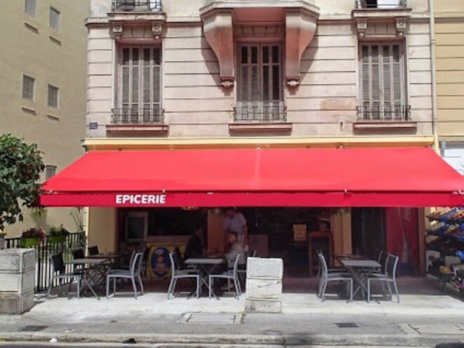 Un petit épicier de quartier dans les rues de Nice © Didier CODANI Un petit épicier de quartier dans les rues de Nice © Didier CODANI