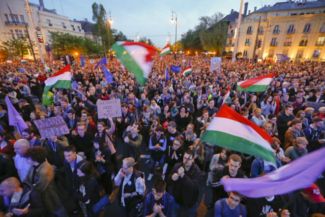 Manifestation pro-européenne d'opposition à Viktor Orban, le 1er mai 2017, à Budapest © Reuters