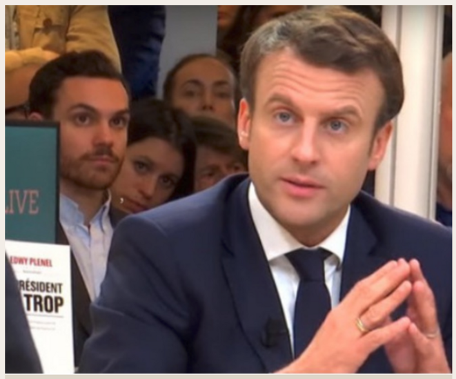 en même temps... en même temps...