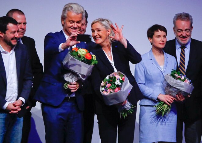 Geert Wilders, du PVV néerlandais, Marine Le Pen et des membres du groupe ENL, lors du meeting de Coblence, le 21 janvier 2017 © Reuters Geert Wilders, du PVV néerlandais, Marine Le Pen et des membres du groupe ENL, lors du meeting de Coblence, le 21 janvier 2017 © Reuters