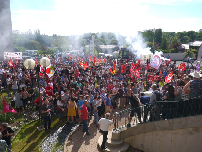 Devant la mairie de La Souterraine, mardi 16 mai. © D.I. Devant la mairie de La Souterraine, mardi 16 mai. © D.I.