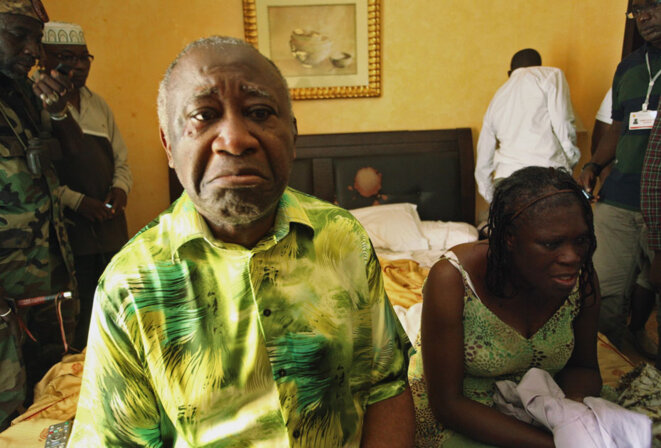 Laurent Gbagbo, et son épouse Simone, arrêtés le 11 avril 2011. © Reuters