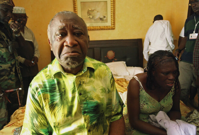 Laurent Gbagbo, et son épouse Simone, arrêtés le 11 avril 2011. © Reuters Laurent Gbagbo, et son épouse Simone, arrêtés le 11 avril 2011. © Reuters