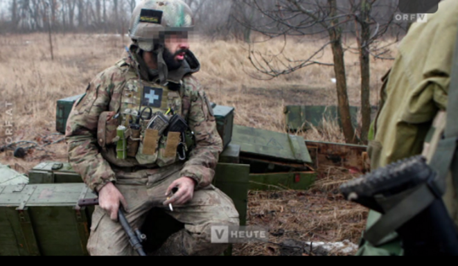 Benjamin F. fonctionnait dans une unité formée de volontaires qui prenait part aux hostilités aux abords de l’aéroport de Donetsk. Capture écran vidéo Die Presse. Benjamin F. fonctionnait dans une unité formée de volontaires qui prenait part aux hostilités aux abords de l’aéroport de Donetsk. Capture écran vidéo Die Presse.