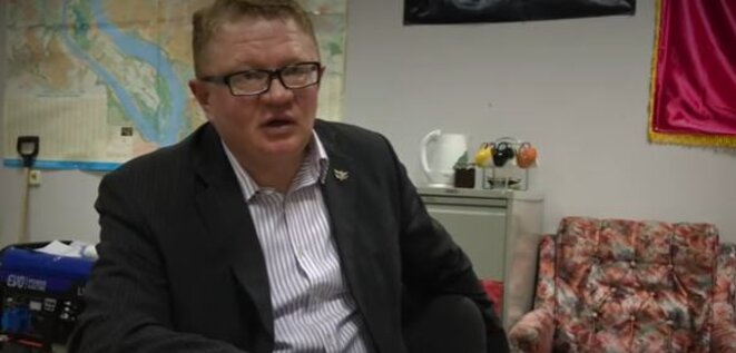 Sergey Tiunov a reçu longuement un journaliste de Novaya Gazeta et expliqué ses rapports avec son « compagnon d’armes » Sergey Dubinsky. Photo: capture d’écran Youtube. Sergey Tiunov a reçu longuement un journaliste de Novaya Gazeta et expliqué ses rapports avec son « compagnon d’armes » Sergey Dubinsky. Photo: capture d’écran Youtube.