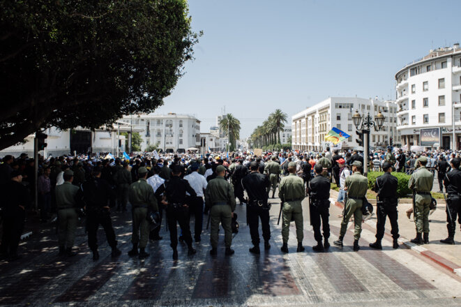 Les forces de l'ordre encadrant la manifestation de Rabat du 11 juin 2017 © Louis Witter/Le Desk