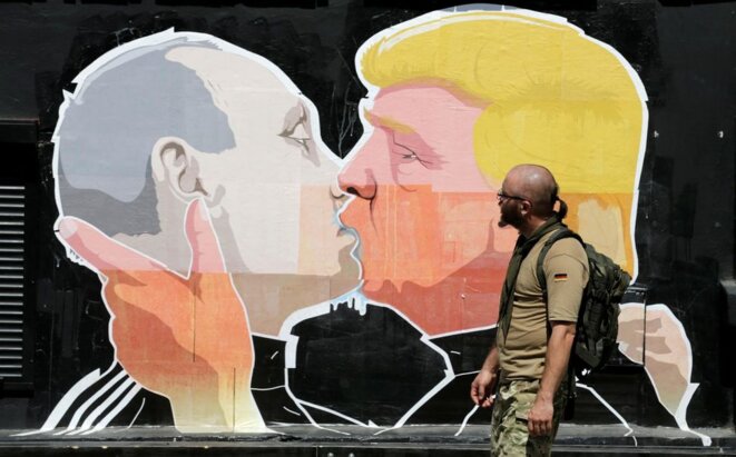 Sur un mur de Vilnius en Lituanie, une fresque sur Vladimir Poutine et Donald Trump © Ints Kalnins. Reuters Sur un mur de Vilnius en Lituanie, une fresque sur Vladimir Poutine et Donald Trump © Ints Kalnins. Reuters