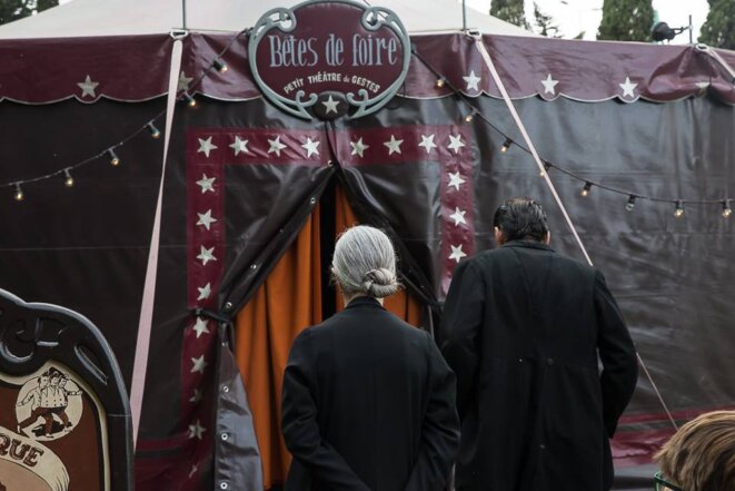 Compagnie Bête de foire devant le chapiteau © Vincent Muteau Compagnie Bête de foire devant le chapiteau © Vincent Muteau