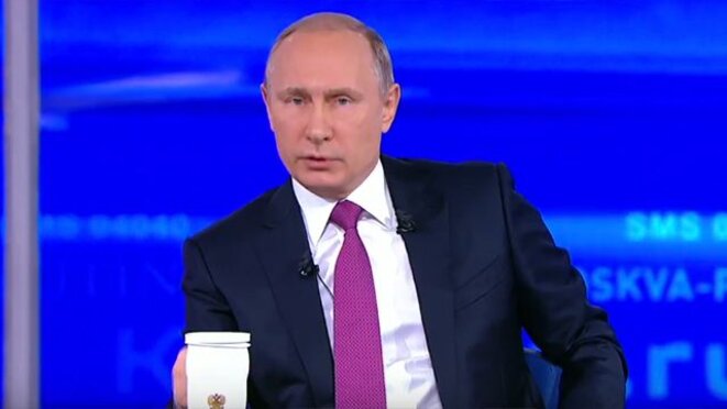 Vladimir Poutine lors du grand oral de « Ligne directe », le 15 juin. Capture écran Youtube. Vladimir Poutine lors du grand oral de « Ligne directe », le 15 juin. Capture écran Youtube.