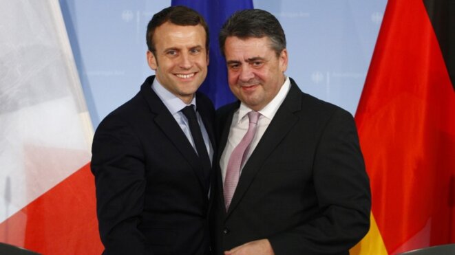 Emmanuel Macron : ainsi vint en Europe le "messie botté"