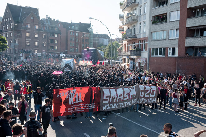 Au départ de la manifestation Welcome to hell © Yann Levy / Hans Lucas Au départ de la manifestation Welcome to hell © Yann Levy / Hans Lucas