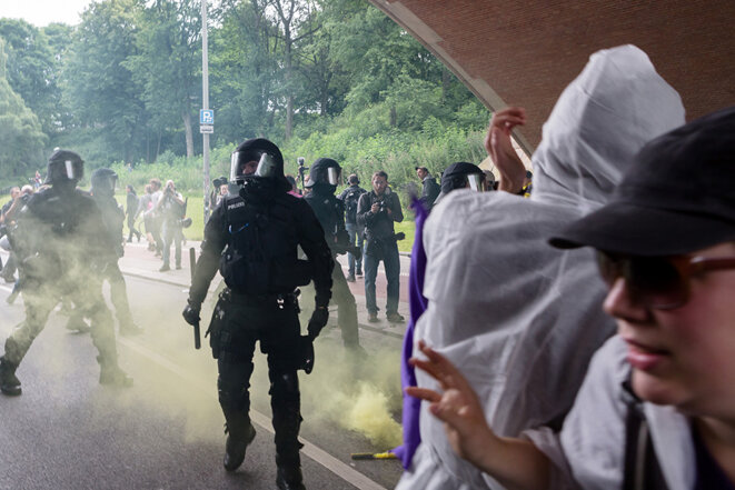 L'une des manifestations (« Queer Feminist Revolution ») vendredi matin à Hambourg, dispersée par la police © Yann Levy / Hans Lucas L'une des manifestations (« Queer Feminist Revolution ») vendredi matin à Hambourg, dispersée par la police © Yann Levy / Hans Lucas