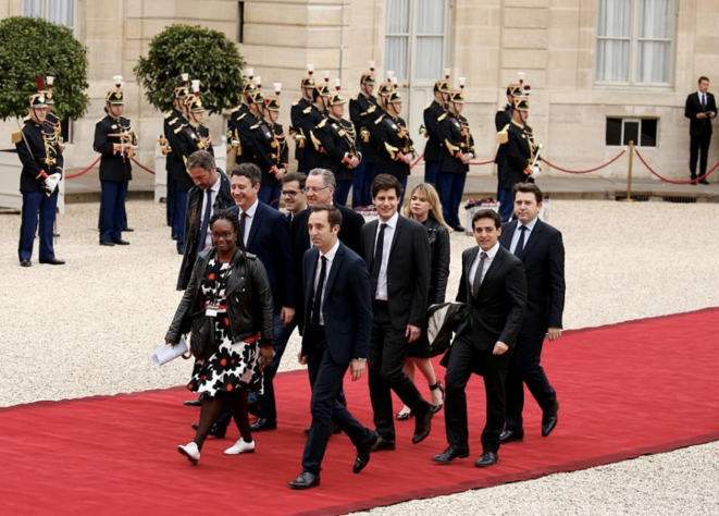 Arrivée de la garde rapprochée d’Emmanuel Macron à l’Élysée, le 14 mai. © Reuters