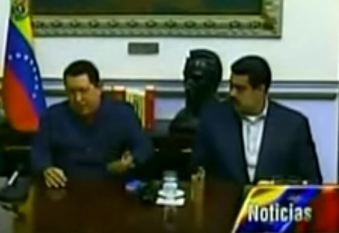 Hugo Chavez à gauche et Nicolas Maduro à droite durant l’allocution télévisée dans laquelle Chavez appelle à voter Maduro aux éventuelles futures élections, 8 décembre 2012 Hugo Chavez à gauche et Nicolas Maduro à droite durant l’allocution télévisée dans laquelle Chavez appelle à voter Maduro aux éventuelles futures élections, 8 décembre 2012
