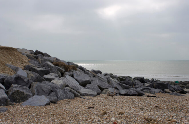 Des blocs de granit à Medmerry, au sud-ouest de Londres. © Reuters Des blocs de granit à Medmerry, au sud-ouest de Londres. © Reuters