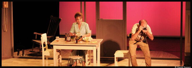 Au théâtre du Chêne noir, Clémentine Célarié et Jean-Pierre Bouvier réinventent le duo mythique de Sur la route de Madison © Chantal Depagne Au théâtre du Chêne noir, Clémentine Célarié et Jean-Pierre Bouvier réinventent le duo mythique de Sur la route de Madison © Chantal Depagne