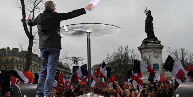 marche-pour-une-6e-republique-jean-luc-melenchon-exhorte-ses-militants-a-l-insoumission