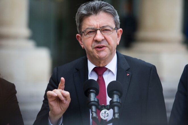 Mélenchon en 2016, avec l'une de ses dernières cravates ? Mélenchon en 2016, avec l'une de ses dernières cravates ?