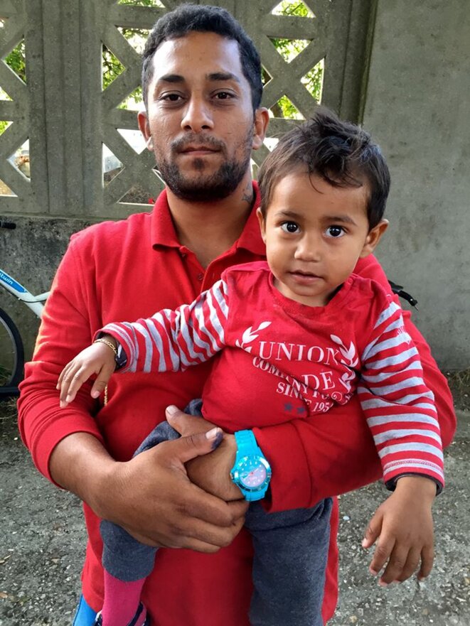 Les treize familles roms de Montreuil vivent depuis un an à la rue