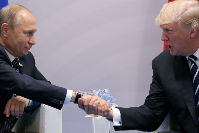 La poignée de main entre Poutine et Trump lors du G20 de Hambourg en juillet 2017. © Reuters La poignée de main entre Poutine et Trump lors du G20 de Hambourg en juillet 2017. © Reuters