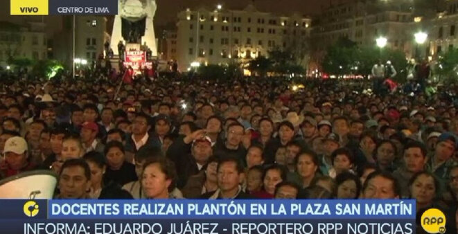 Maestros en la Plaza San Martín, Lima, 07-08-2017. Maestros en la Plaza San Martín, Lima, 07-08-2017.