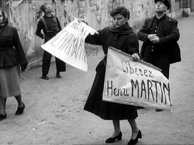 Mobilisation pour la libération d'Henri Martin, photogramme extrait de D'autres sont seuls au monde (1952) Mobilisation pour la libération d'Henri Martin, photogramme extrait de D'autres sont seuls au monde (1952)