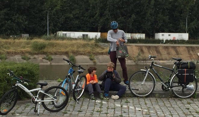 Arrivée en vélo et en famille aux journées d'été des écologistes © F. Guerrien Arrivée en vélo et en famille aux journées d'été des écologistes © F. Guerrien