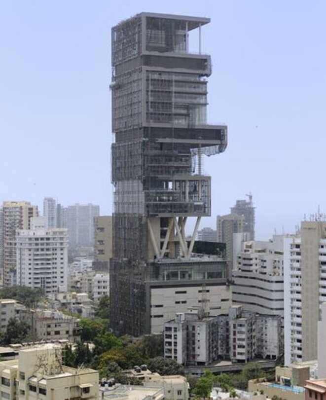La maison de 27 étages de la richissime famille indienne Ambani à Mumbay (ex-Bombay) en Inde La maison de 27 étages de la richissime famille indienne Ambani à Mumbay (ex-Bombay) en Inde
