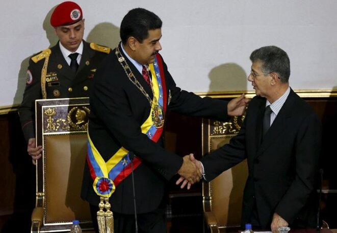 Le président Nicolas Maduro (à gauche) et le nouveau président de l'Assemblée Nationale Henry Ramos Allup (à droite), le 15 janvier 2016 © Reuters Le président Nicolas Maduro (à gauche) et le nouveau président de l'Assemblée Nationale Henry Ramos Allup (à droite), le 15 janvier 2016 © Reuters