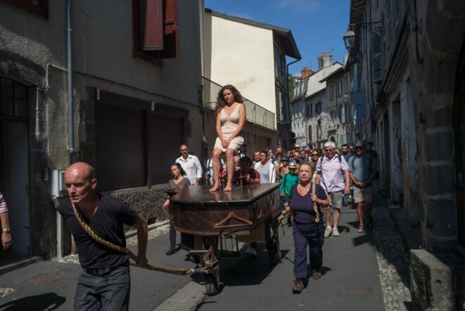 Les Arts Osuers, Les Tondues, Festival d’Aurillac 2017 ©Jean-Pierre Estournet © Jean-Pierre Estournet Les Arts Osuers, Les Tondues, Festival d’Aurillac 2017 ©Jean-Pierre Estournet © Jean-Pierre Estournet