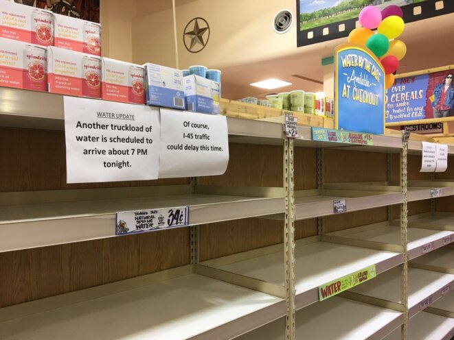 Jeudi soir, les supermarchés sont en rupture de stock © Politicoboy Jeudi soir, les supermarchés sont en rupture de stock © Politicoboy