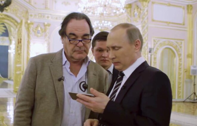 Oliver Stone et Vladimir Poutine. Capture écran documentaire Showtime. Oliver Stone et Vladimir Poutine. Capture écran documentaire Showtime.