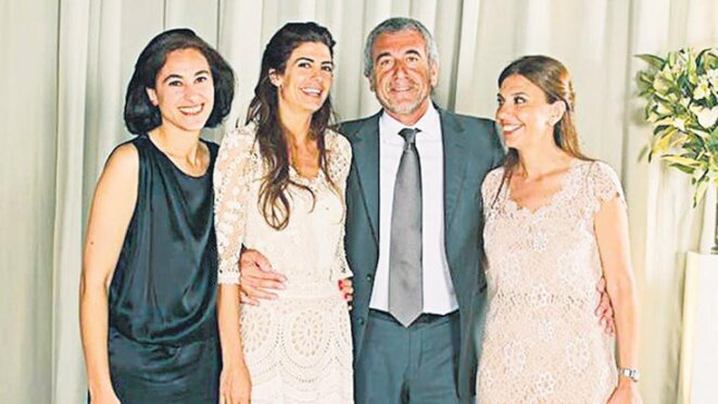 Les enfants Awada, sauf Alejandro. Leila, Zoraida et la mére, Elsa Esther Baker, sont parmi les “blanchisseurs”. © pagina 12 Les enfants Awada, sauf Alejandro. Leila, Zoraida et la mére, Elsa Esther Baker, sont parmi les “blanchisseurs”. © pagina 12