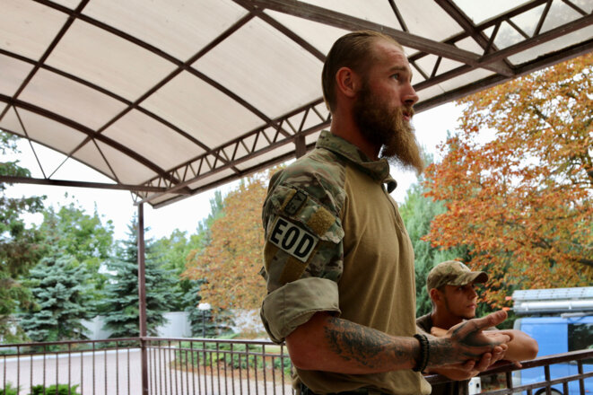 Chris Garrett, 33 ans, s’est joint au régiment Azov en 2014, alors qu’il était encore une unité composée de volontaires. « Je ne savais pas dans quoi je m’embarquais », dit-il. Chris Garrett, 33 ans, s’est joint au régiment Azov en 2014, alors qu’il était encore une unité composée de volontaires. « Je ne savais pas dans quoi je m’embarquais », dit-il.