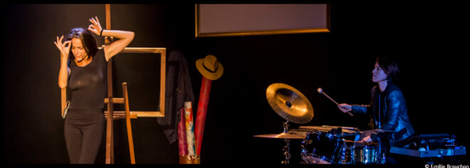 Au théâtre des Mathurins, Audrey Dana donne à la vie mille couleurs dans Indociles © Emilie Bronchon Au théâtre des Mathurins, Audrey Dana donne à la vie mille couleurs dans Indociles © Emilie Bronchon