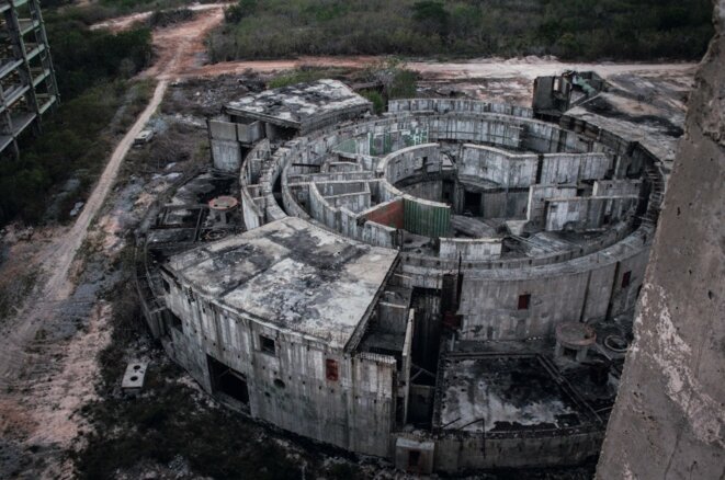 Site de Juragua, à Cuba, où la construction de deux réacteurs russes de 413 MW a été abandonnée en 1992 ©Damon Richter ©WNISR2017 Site de Juragua, à Cuba, où la construction de deux réacteurs russes de 413 MW a été abandonnée en 1992 ©Damon Richter ©WNISR2017